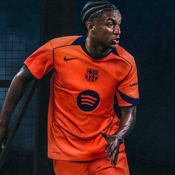 BarcaUniversal's tweet photo. 🚨❗️To celebrate the start of the new football season, we are giving away a FC Barcelona 3rd kit 25/26 of your choice! 👕

To enter, simply like this post, follow @PurelyFootball &amp; @BarcaUniversal 📲

Winner announced in 48 hours, good luck everyone!⚡️ https://t.co/UOSLGIRDYa