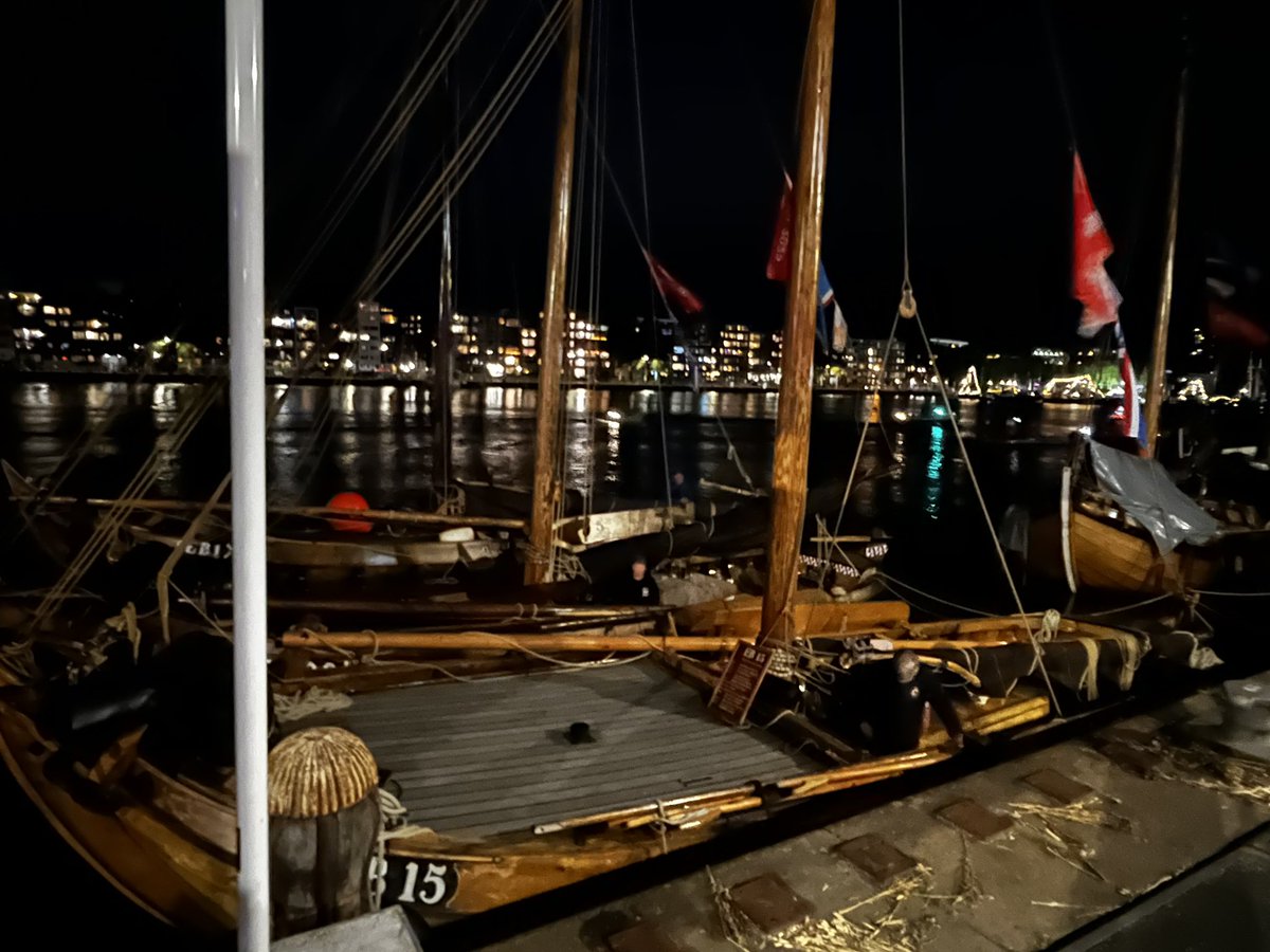 Pre-Sail. Kleiner historisch erfgoed ligt al in Amsterdam. Lemsteraken, botters van Elburg en Volendam, tjalken en meer