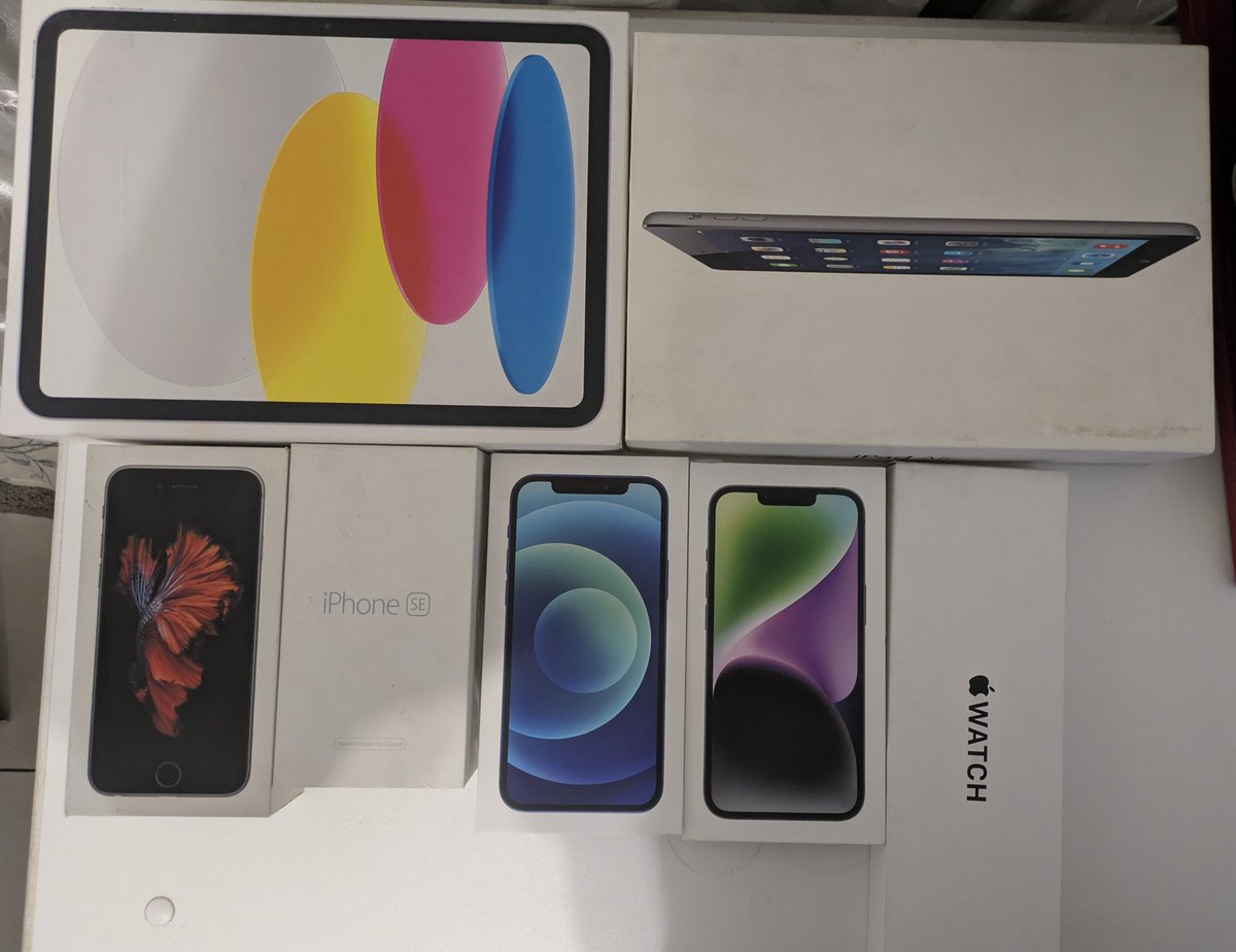 epsvirus's tweet image. Dear @Apple, I think I deserve a shareholder’s meeting invite. 😂

10 years, countless upgrades, and the only thing that never gets outdated: the boxes. 😂
#AppleForever #CollectorLife #BoxedUp