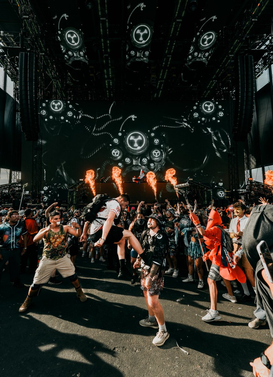 Pit energy was 💯 
📸 <a href="/laurenantonla/">Lauren Anton</a>