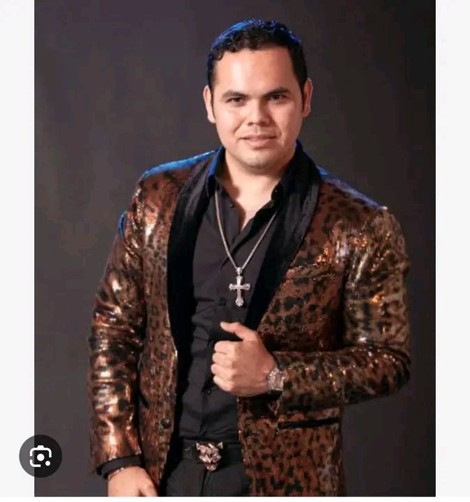 MataSalas123's tweet photo. #UltimaHora Ejecutan a Ernesto Barajas vocalista de enigma Norteño en Zapopan Jalisco .

Fue ejecutado junto con otro masculino, una mujer está herida. https://t.co/fNuhxFx994