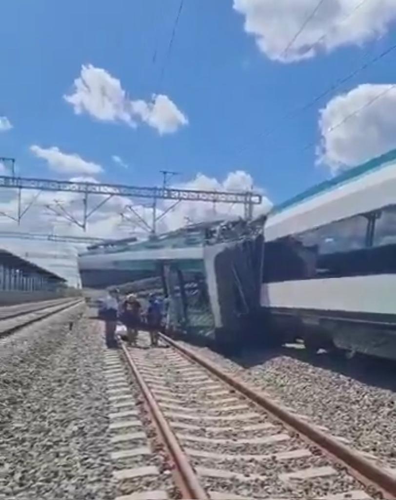 HectorParraRgz's tweet image. La maravilla de Tren Maya que pregona la señora Claudia Sheinbaum. Hace unos momentos se salió de las vías el último vagón.