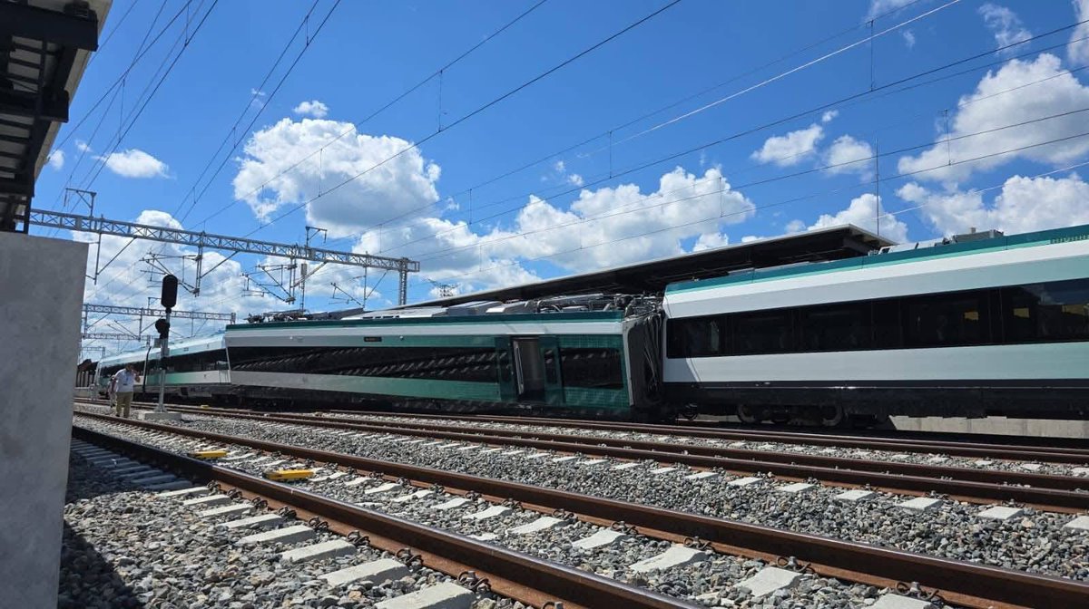 DanielCauich_'s tweet photo. 🚨 Se descarrila el Tren Maya en Izamal, #Yucatán

Están reportando el descarrilamiento del Tren Maya en el trayecto Cancún-Mérida a la altura de la estación de Izamal.

Hasta el momento se desconocen las causas, unidades de emergencia en camino. #TrenMaya #4T #Accidente https://t.co/WSdR8XrweA