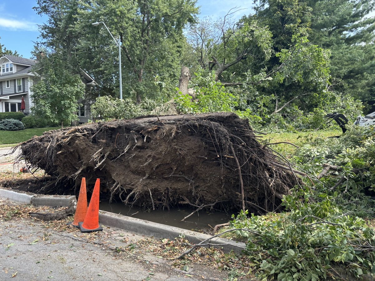 NEW: Evergy says power should be restored to everyone this evening. 2,000 people in the KC metro are still without power as of Tuesday afternoon. Evergy says the morning storms knocked out power to about 25,000 homes. Live reports coming up on <a href="/kmbc/">KMBC</a>.