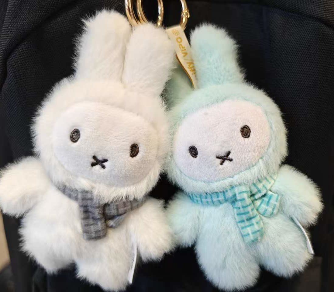 IT TOOK 6 BOXES BUT I FINALLY GOT WHITE ONEEEEE

(i should’ve bought the entire set)