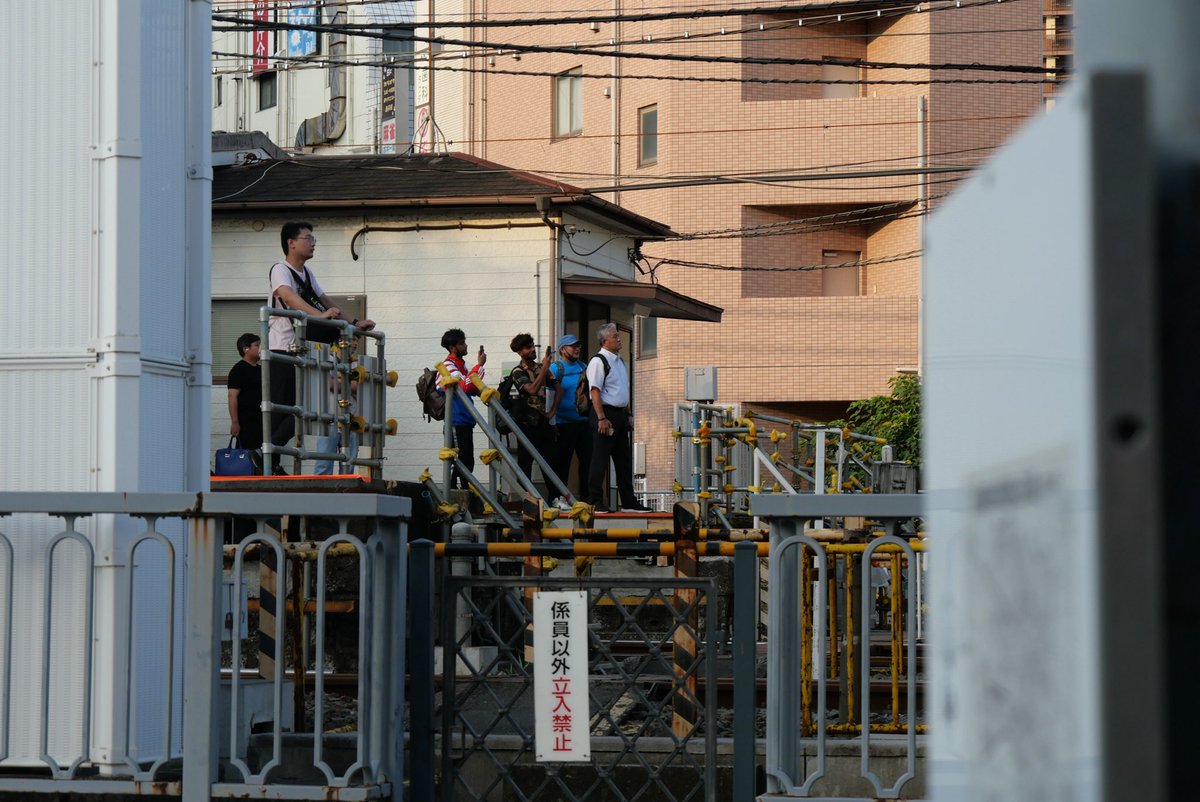GITAKATV's tweet photo. 東上線運転見合わせ…何かと思いきや…
やめてくれ…
#東武東上線
#東上線
#運転見合わせ
#線路内立ち入り https://t.co/b9BhVoEg1z