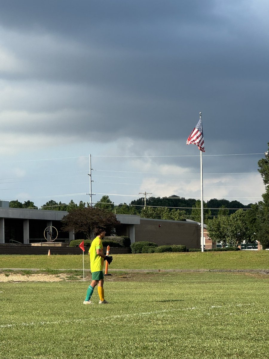 tad3r_'s tweet photo. OTIME SPORTS NEWS RETURNS!!!! SECOND GAME IM BACK AT AND I GET CALLED A SCHOOL SHOOTER BY SOME OLD GUY WHAT ARE WE DOING https://t.co/i4Z8f3Krwz