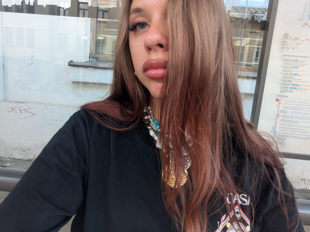 that.girl.adria tweet media