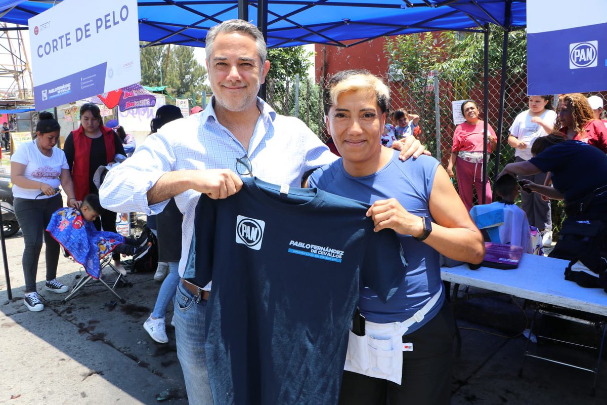 PabloDeCevallos's tweet photo. ¡Gracias, vecinas y vecinos de La Mancha III!
Fue un gusto compartir la jornada “Contigo a Clases” y ver tantas sonrisas. 🙌📚
Agradezco también el gran apoyo de las y los médicos de @SaludEdomex
#PFContigo #CumpliendoCompromisos #Naucalpan #DistritoXVII https://t.co/fAJXHJkvXu