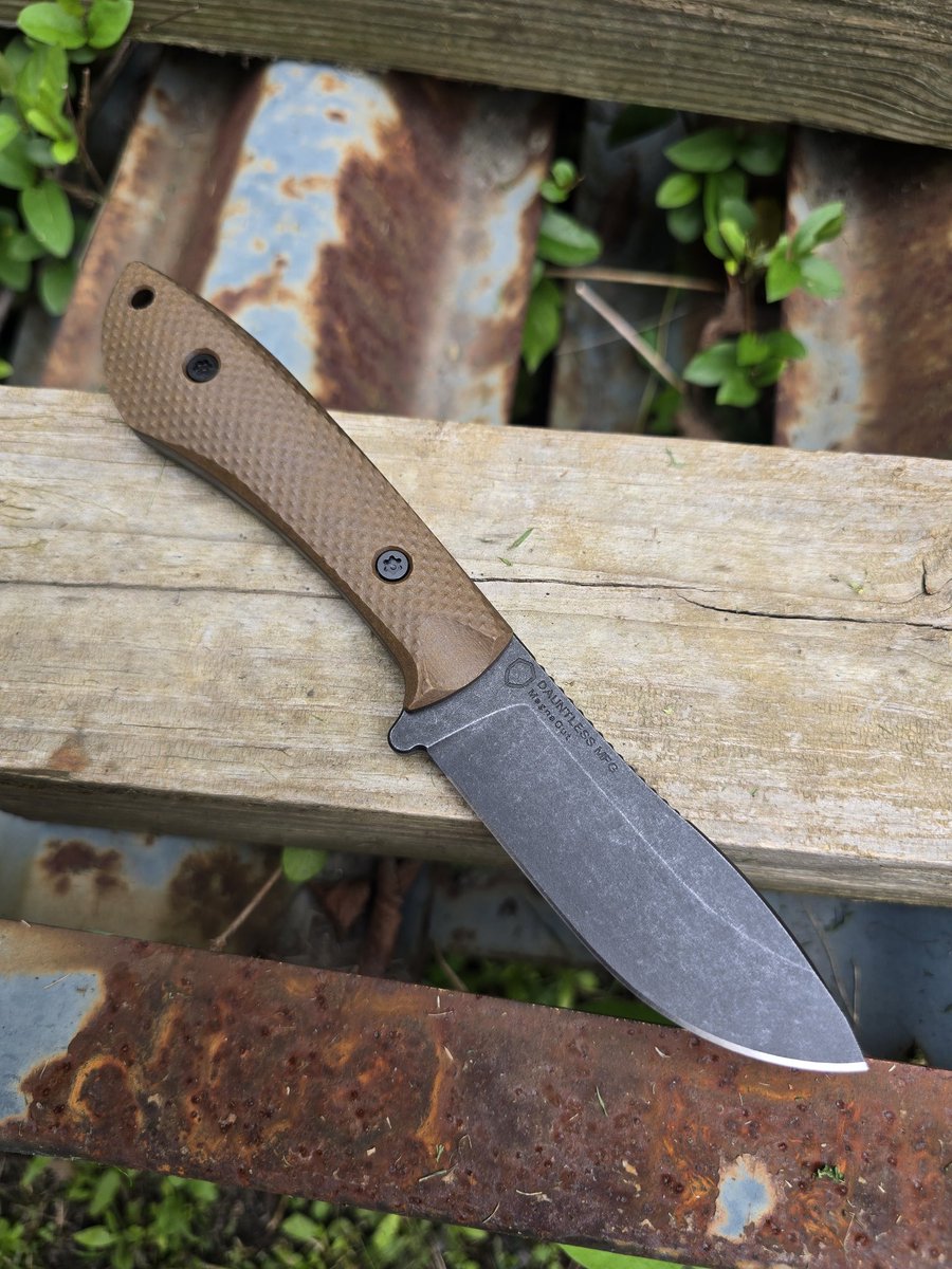 DauntlessMFG's tweet photo. Some Harris's with Richlite handles https://t.co/tzHp5AzBvn