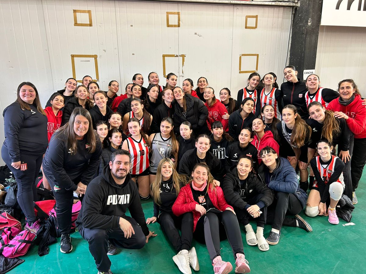 EdelpVoley's tweet photo. 🏐🇦🇹 ¡Cinco equipos del Pincha participaron de la #Superfecha Sub 15 Metropolitana 🙌!
🏆 Fueron parte 2 combinados Metro y 2 #ARVA en el caso del femenino y un equipo masculino
¡Felicitaciones 👏! https://t.co/qkESwt0kZj