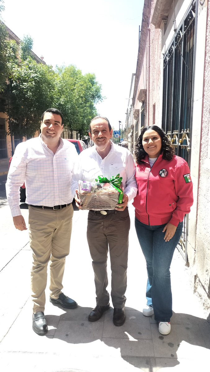Pedro Silerio (@pedro_sileriog) on Twitter photo Agradezco al diputado federal <a href="/JUANMORENO_HARO/">JUAN MORENO DE HARO</a> y a la dirigente de la <a href="/LaRed_EstDgo/">Red Jóvenes X México Estatal Durango</a> <a href="/Adriana_avalles/">Adriana A. Valles</a> sus saludos y el presente que recibí, al término de nuestras funciones como cuarto regidor del Ayuntamiento de #Durango.
Siempre estaremos comprometidos en trabajar por #Durango Agradezco al diputado federal <a href="/JUANMORENO_HARO/">JUAN MORENO DE HARO</a> y a la dirigente de la <a href="/LaRed_EstDgo/">Red Jóvenes X México Estatal Durango</a> <a href="/Adriana_avalles/">Adriana A. Valles</a> sus saludos y el presente que recibí, al término de nuestras funciones como cuarto regidor del Ayuntamiento de #Durango.
Siempre estaremos comprometidos en trabajar por #Durango