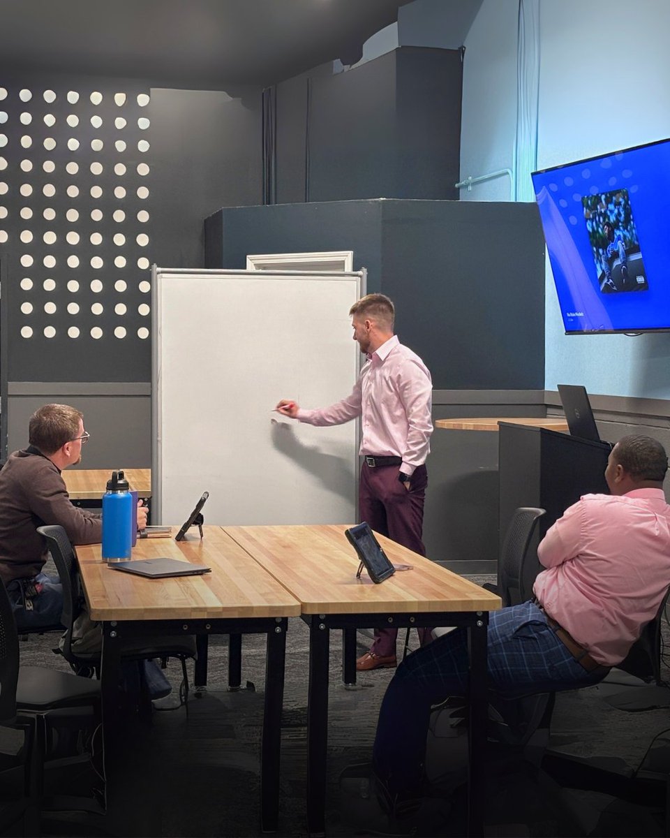 GenerateNextNC's tweet photo. Progress happens when ideas are shared and energy is aligned. Our team continues to build momentum every day. 📈
-
#officeenergy #teamgoals #learningandgrowing #workingtogether #momentum https://t.co/8fboErEIv1