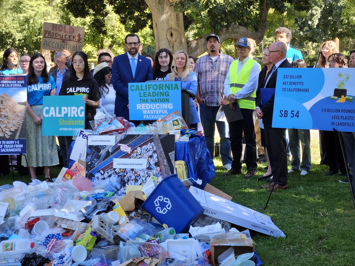 Today we made waves alongside <a href="/BenAllenCA/">Ben Allen</a> <a href="/SenBlakespear/">Senator Catherine S. Blakespear</a> <a href="/AsmGreggHart/">Assemblymember Gregg Hart</a> <a href="/isaacgbryan/">Asm. Isaac G. Bryan</a> <a href="/asmstevebennett/">Assemblymember Steve Bennett</a> <a href="/asmtasha/">Assemblymember Tasha Boerner</a> and dozens of organizations at the CA State Capitol.

We delivered letters signed by thousands of CA residents to uphold #SB54, our plastic pollution prevention law!