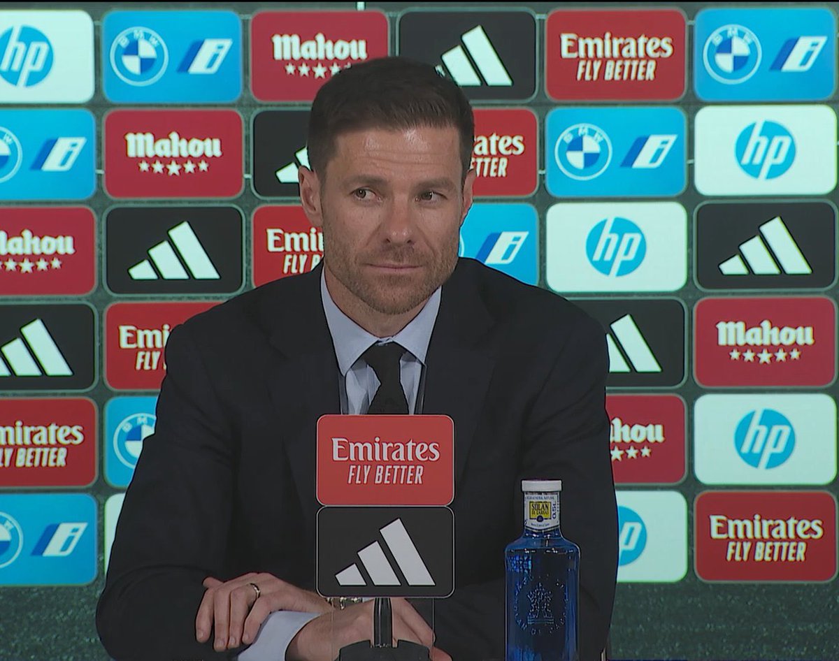 Xabi Alonso: “Hemos ganado el partido contra el Osasuna gracias a la gran actuación arbitral, que se han echado mi equipo a la espalda.”

YA NI SE ESCONDEN😂😂😂😂😂😂😂