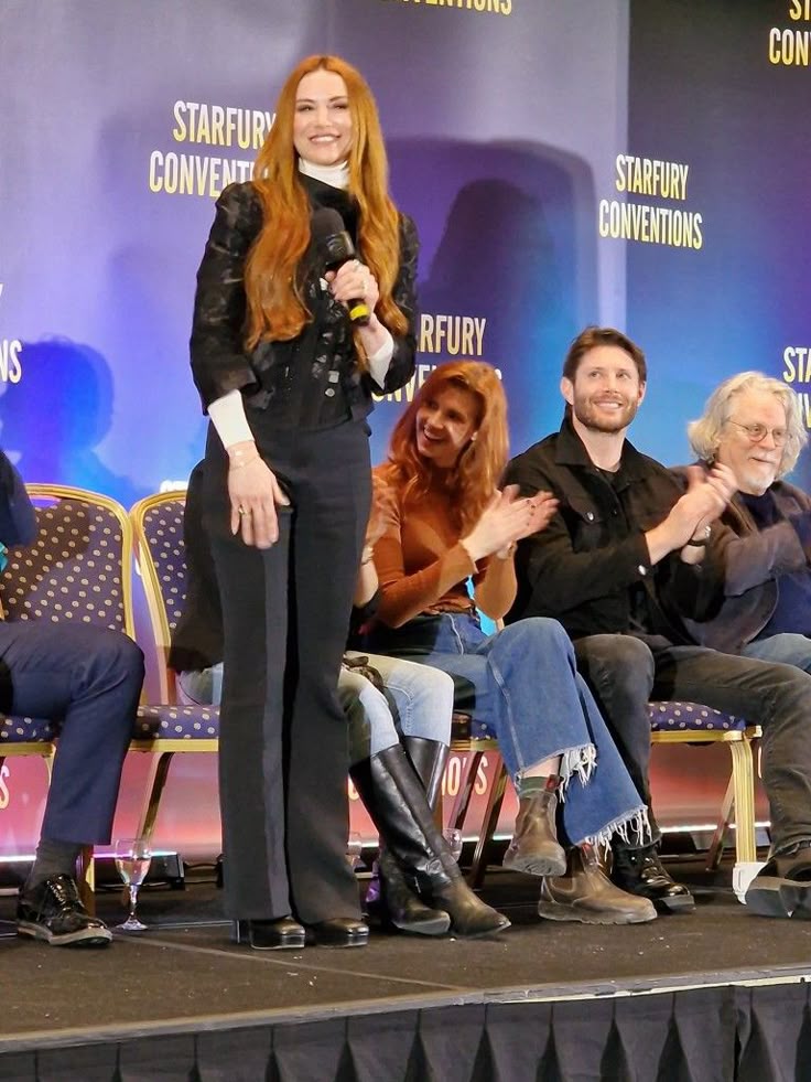 The way Jensen is looking at her 😍😍😍—his eyes are just full of pride, admiration, and love 🥹🥹🥹. 
<a href="/JensenAckles/">Jensen Ackles</a>
<a href="/DanneelHarris/">Danneel Ackles</a>