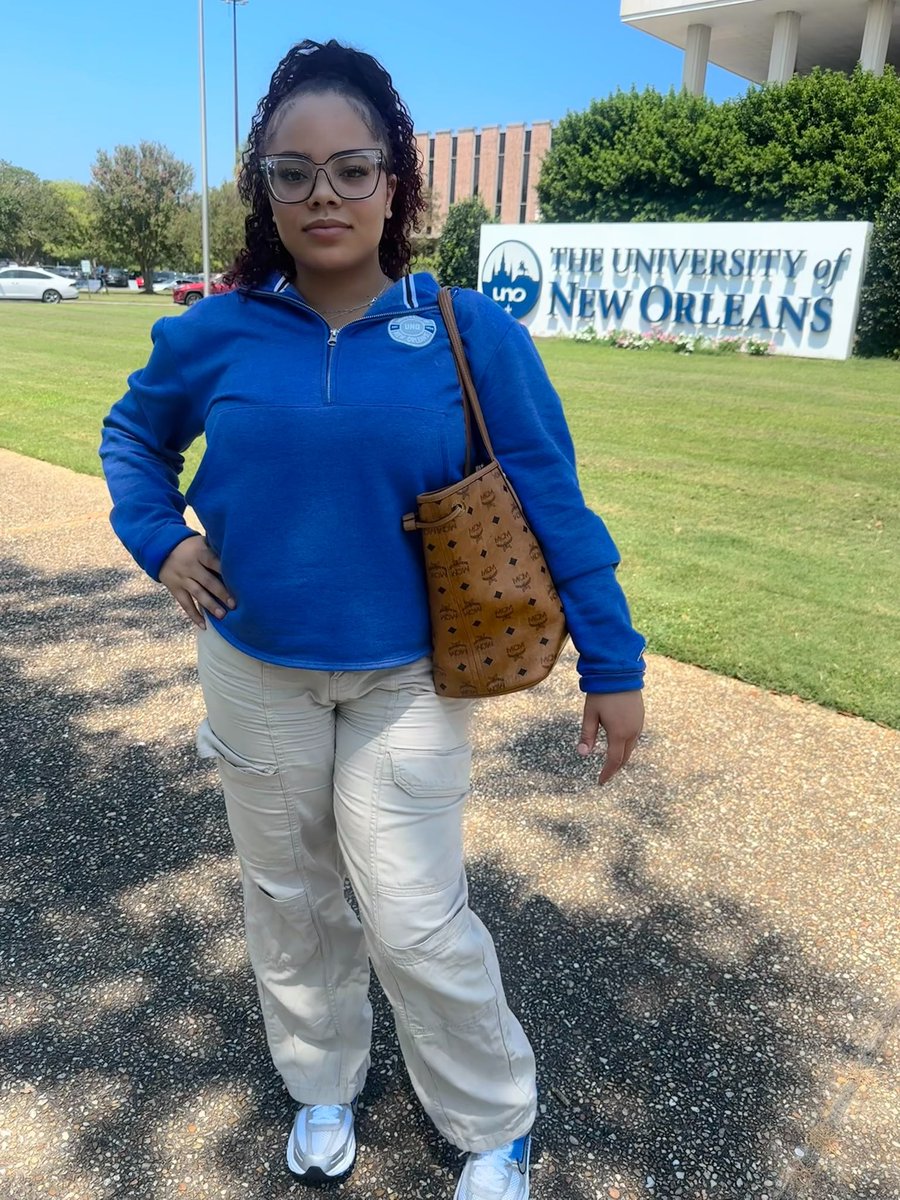 Tylorbrenae_'s tweet image. Manifesting with a minor in self-care and a major in the grind 🤍 📚 #JuniorYr🧠