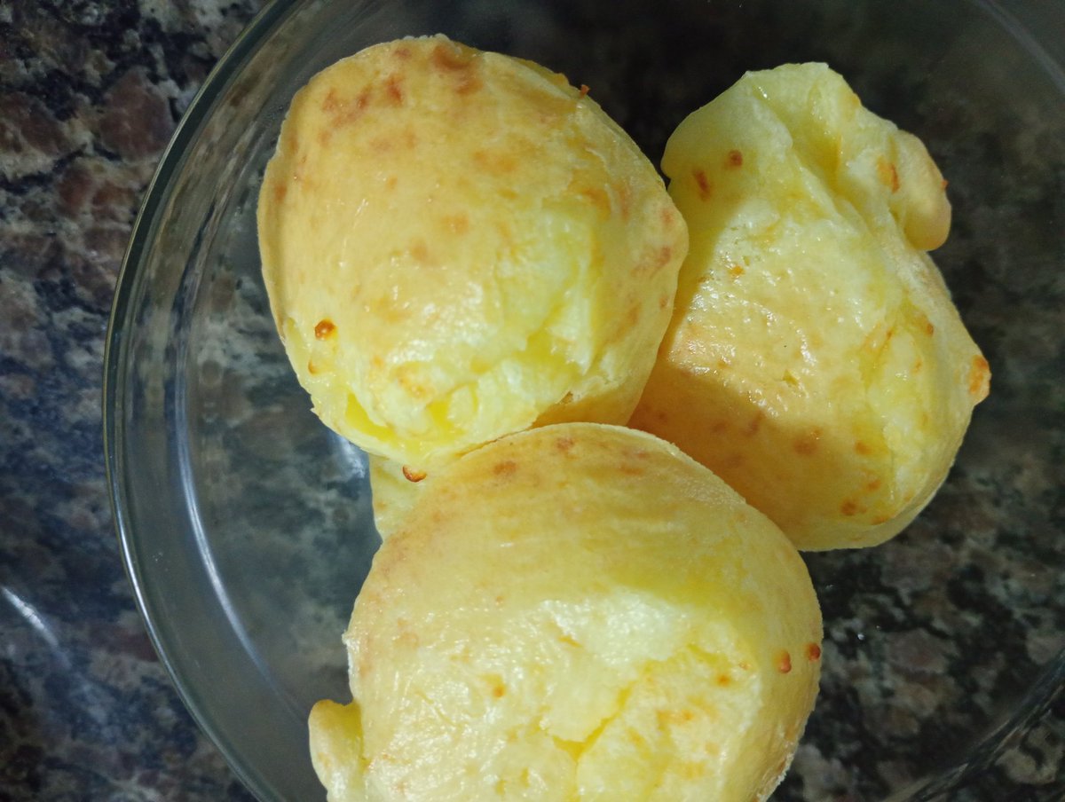 a minha mãe fez pão de queijo na air fryer, aparência nota 0, sabor 8,9