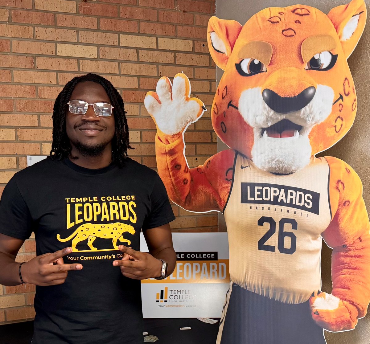 TempleCollege's tweet photo. 📣Attention, Students! We'll be handing out our NEW Temple College T-Shirts tomorrow. Stop by welcome tables on the main campus in Temple (outside the Performing Arts Center), and at our Taylor and Hutto centers to receive a free T-shirt while supplies last. 

We can't wait to see you on campus!

#TempleCollege #YourCommunitysCollege #Fall2025