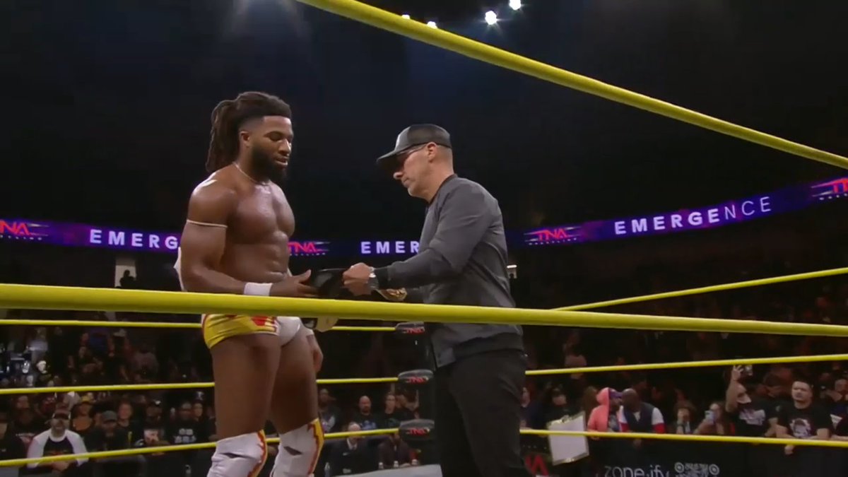 🚨 RÉSULTATS | #TNAEmergence

▪️Leon Slater a conservé le titre X Division contre Cedric Alexander
▪️Matt Cardona a battu Mustafa Ali
▪️First Class (AJ Francis &amp; Rich Swann) a battu The System (Brian Myers &amp; Eddie Edwards)
▪️Baltimore street fight : Mike Santana a battu Sami