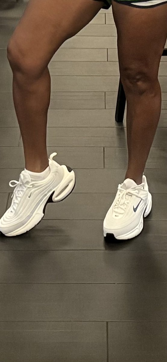 2BlessedHighly's tweet photo. @Nike I had to zoom in on those #Niceeeeee comfortable #NikeTennisShoes #JustDoIt 💪🏾 https://t.co/DTBgGlxIJ6
