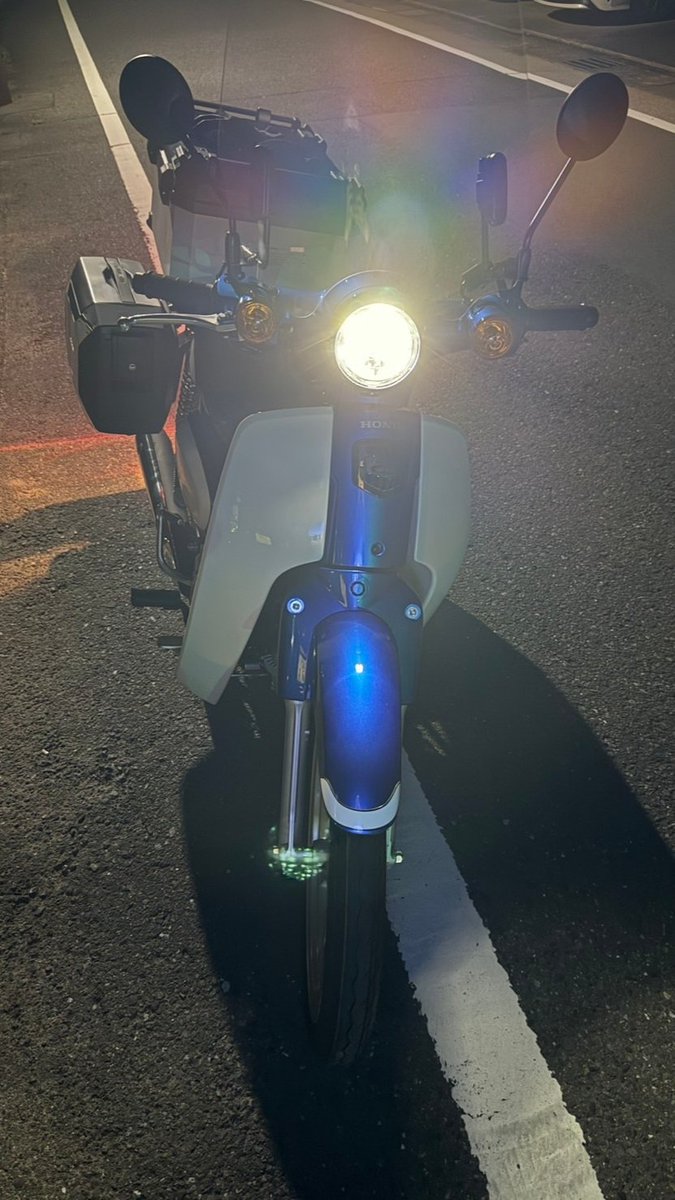 meteor_350's tweet photo. 今日からバイク通勤🛵
ちょっとずつカスタムしてるけど、
失敗ばかりでイヤになっちゃう… https://t.co/6wZLaihkIe