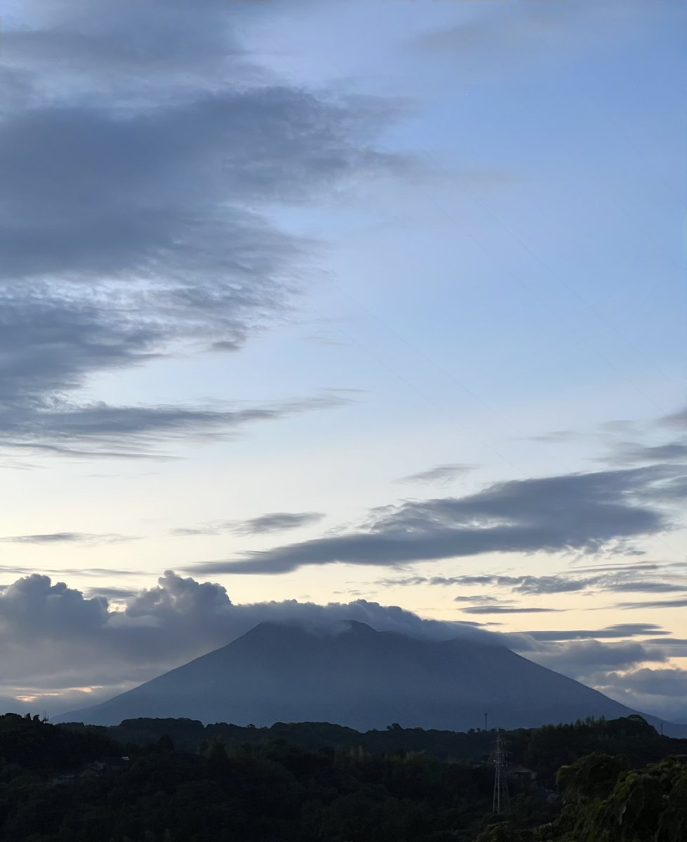 #おはようございます😊

この暑さいつまで続くでしょう？

またコロナも流行り出し 職場も
1人が出てきたらまた1人感染🦠
まだまだ感染対策しなきゃです😷

週の中日ぼちぼちいきましょう☺️

今日も健康第一❣️で よろしく
お願いします✨
#イマソラ
#桜島