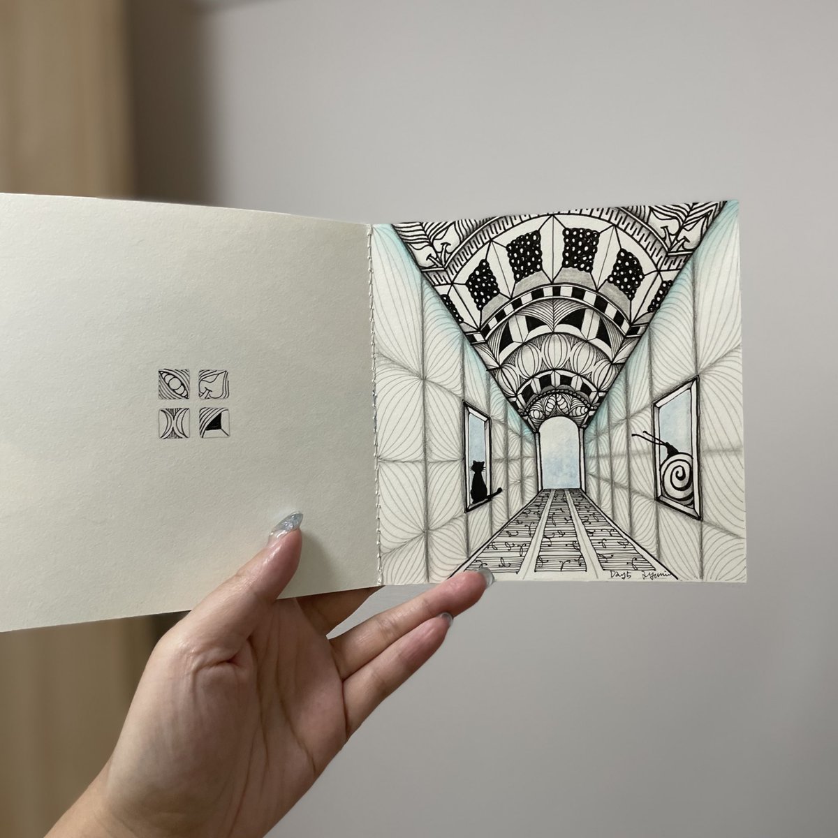 イラスト参考へ 先日の #melodieszentangle で描いたタングルです。 スワンの羽