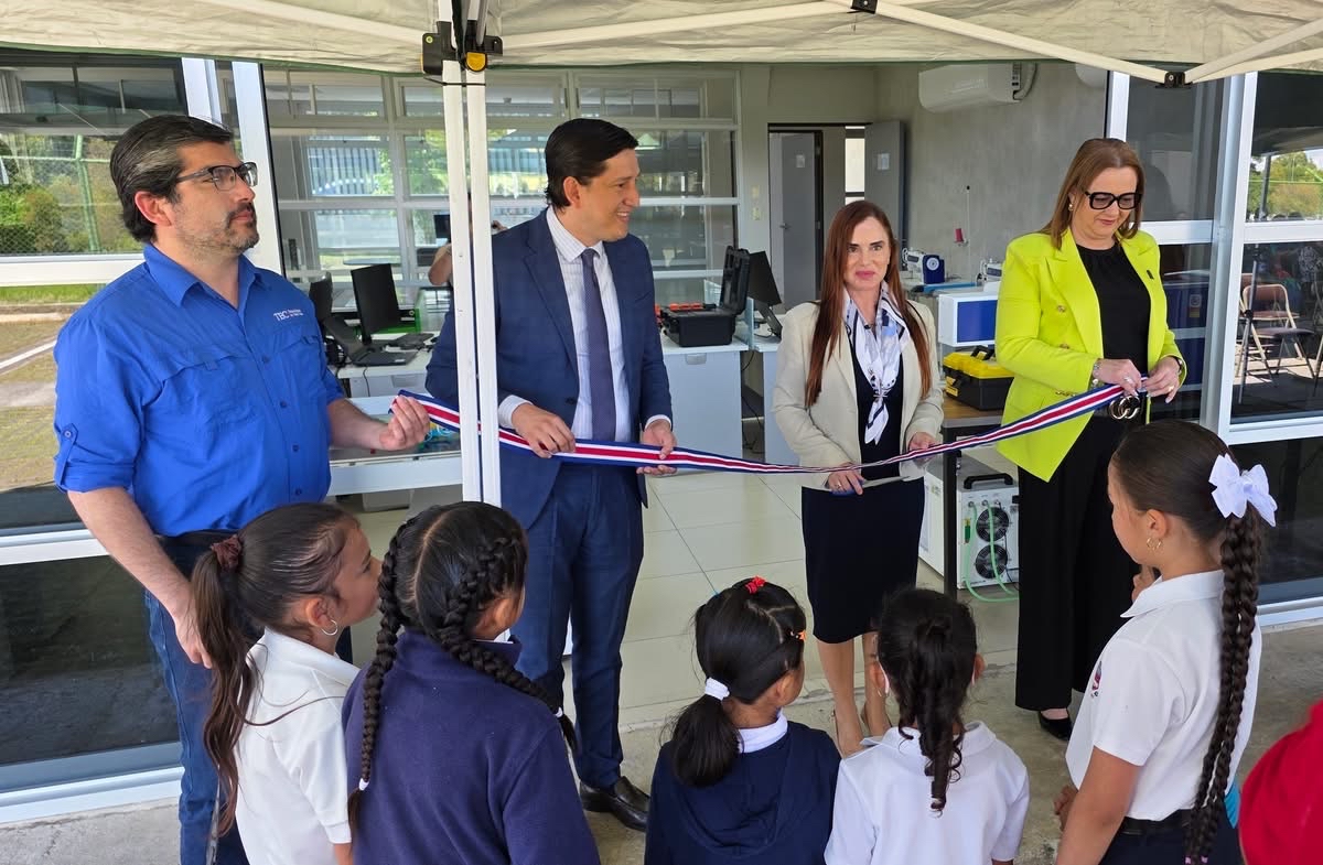 promotorain_cr's tweet photo. 🚀 La @PCII_CR inaugura su propio LINC en Coronado 🙌
Un espacio para que la comunidad transforme ideas en innovación: robótica, programación, ciberseguridad y más 💡
🤝 En alianza con @micittcr
#InnovaciónCR #PCII https://t.co/2u29H6NH5Y