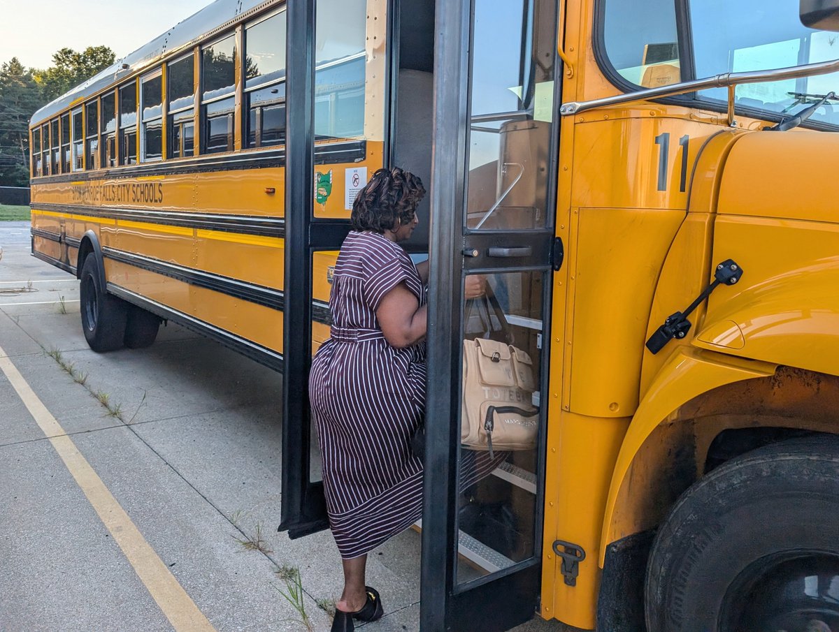 SMFSchools's tweet photo. #BulldogsAreBack! This morning our Superintendent joined students on the bus &amp; visited several buildings to celebrate the start of another great year. With our staggered start, students are easing into routines, meeting their teachers, and getting set for a successful year ahead. https://t.co/lkcEapFcQt