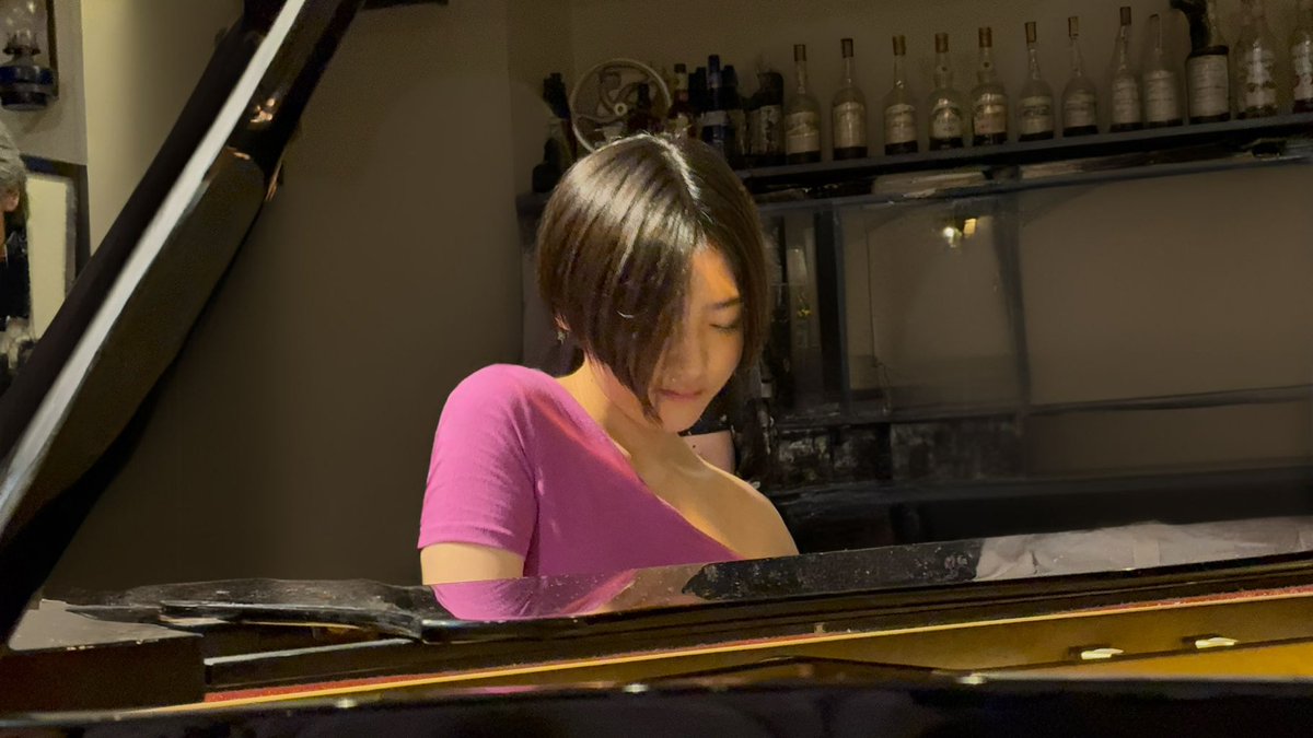 Narito Kurata (@kurata1) on Twitter photo Ai Furusatoさんの帰国ライブ
at Coffee and Bar Ivy
バークリー音楽大学に在学中のピアニスト <a href="/AiFurusato/">Ai Furusato母</a> ( #古里愛 )さんの帰国ライブが、ご実家の町田Coffee and Bar Ivy(<a href="/CoffeeandBarIvy/">町田カフェ&バーIvy</a>)で開催されました。BLUE NOTE PLACE(BNP)での2 Ai Furusatoさんの帰国ライブ
at Coffee and Bar Ivy
バークリー音楽大学に在学中のピアニスト <a href="/AiFurusato/">Ai Furusato母</a> ( #古里愛 )さんの帰国ライブが、ご実家の町田Coffee and Bar Ivy(<a href="/CoffeeandBarIvy/">町田カフェ&バーIvy</a>)で開催されました。BLUE NOTE PLACE(BNP)での2
