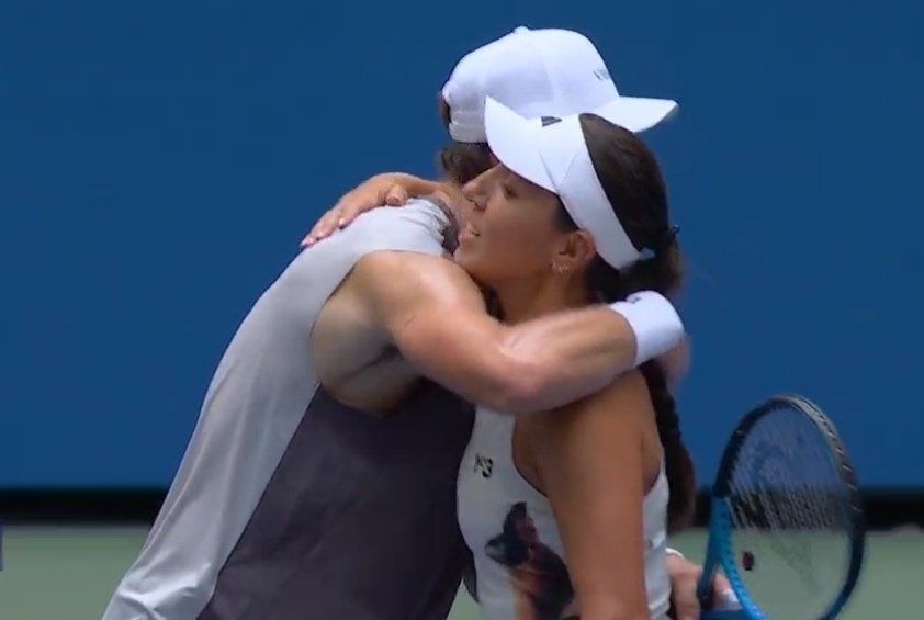 Jessica Pegula &amp; Jack Draper d. Mirra Andreeva &amp; Daniil Medvedev 4-1 4-1 at U.S. Open

Jess &amp; Jack are into the semifinals. 

Elite doubles experience combined with lefty power… 

Turning out to be a dangerous duo. 

🇺🇸🇬🇧