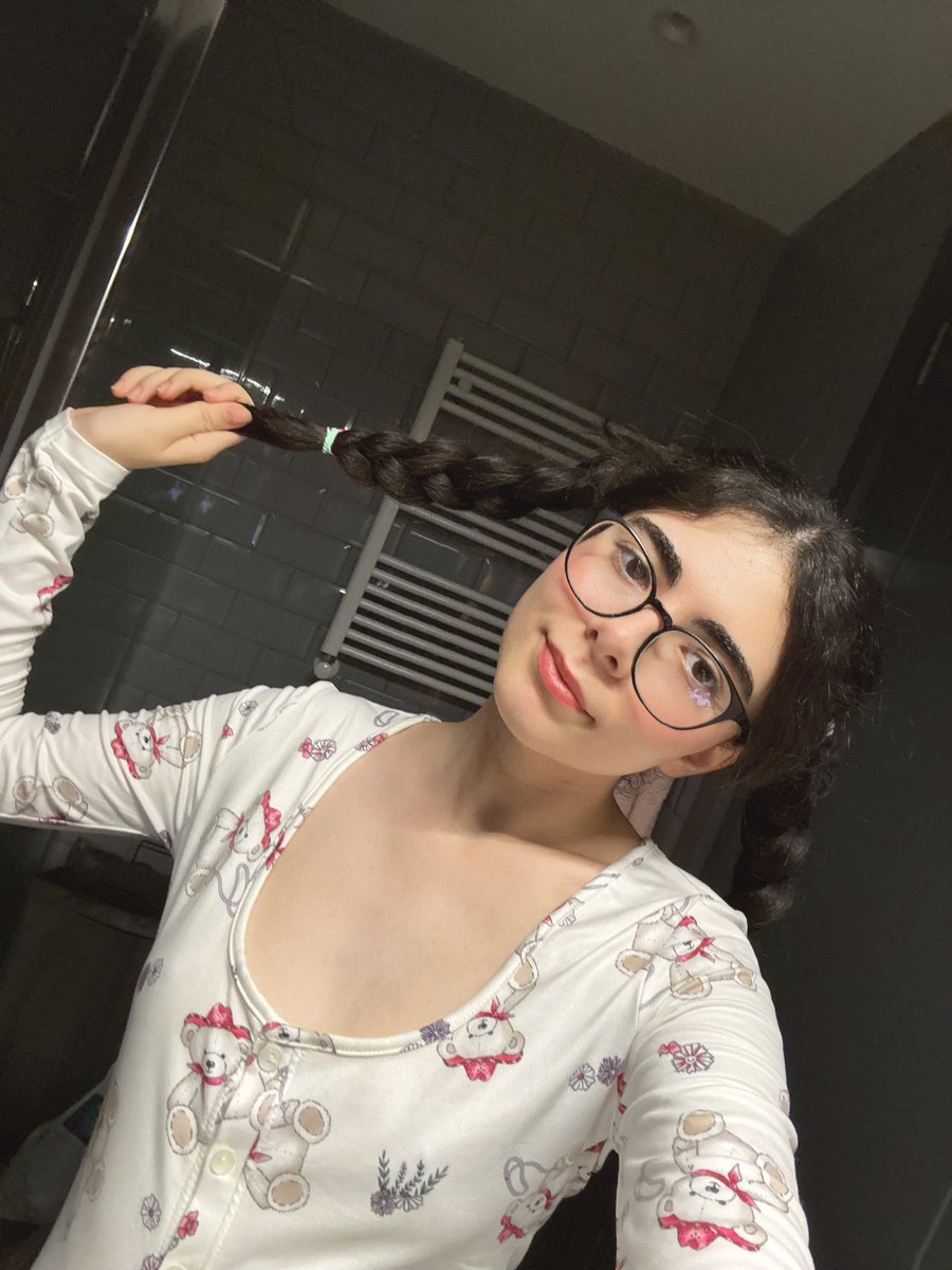 Kaç yaşında gözüküyorum 🤭