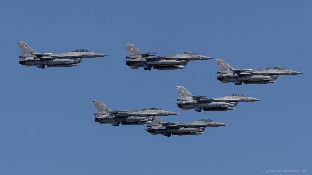 Woit_1900's tweet photo. Pozostali uczestnicy #Defilada2025 z okazji #ŚwiętoWojskaPolskiego
#defilada #Woitfoci #planespotting
#AH64 #PZL130 #FA50 #F16 https://t.co/U1VqjWQMDx