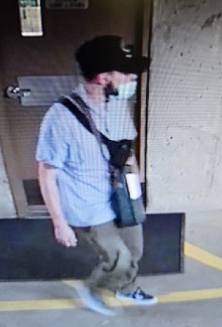GRC #Okotoks recherche un suspect. Le 15 août, entre 1 h et 3 h du matin, sur Crystal Shore Rd., un suspect de sexe masculin, mesurant 1,70 m et pesant 63 kg, est entré dans un parking souterrain, a brisé des vitres et a commis des vols dans des véhicules.