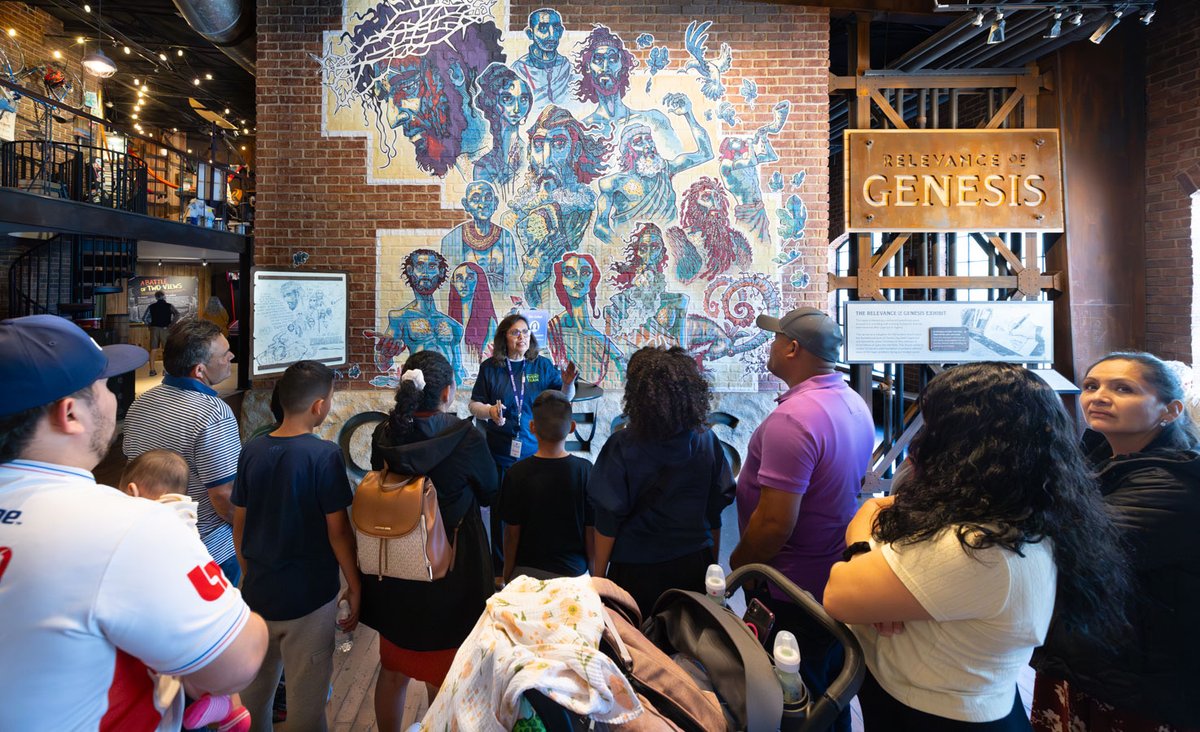 Next month, <a href="/AiG/">Answers in Genesis</a> is hosting our annual Día Latino event at the Creation Museum and <a href="/ArkEncounter/">Ark Encounter</a>.

This two-day event is specifically for Spanish speakers, featuring teaching sessions either in or translated into Spanish, worship with the Nuevo Horizonte church worship group, and