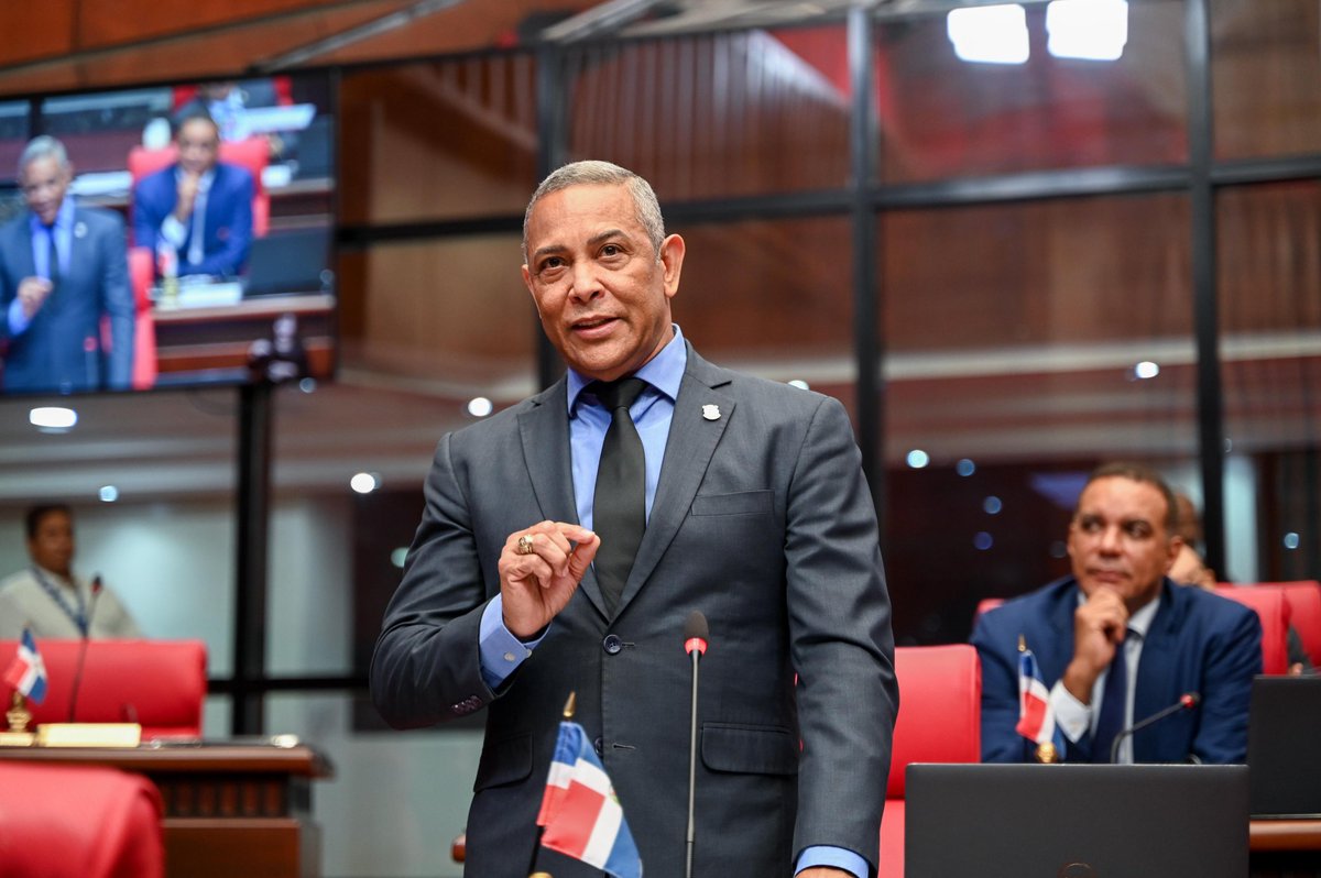 Preocupado por la alta abstención en las últimas elecciones, <a href="/FranklnRomero/">Franklin Romero</a>, reflexionó que la política tradicional ha fallado y hoy más que nunca se necesitan líderes humanos, honestos y valientes. " El dominicano no pide tanto. Sólo quiere sentir que su voto valió la pena.