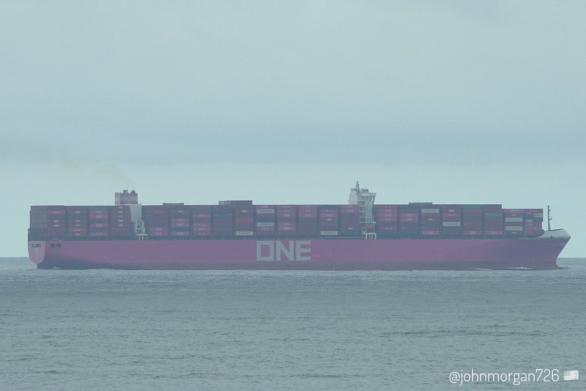 johnmorgan726's tweet photo. The ONE MANHATTAN, IMO:9689615 en route to Singapore, flying the flag of Japan 🇯🇵. #ShipsInPics #ContainerShip #ONEManhattan https://t.co/C6GV71CjxZ