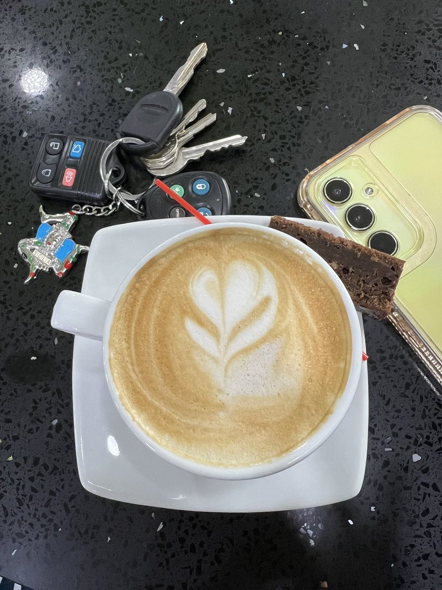 El Con Leche de la tarde 🤎☕️🤎

<a href="/ivetteisshine/">Ivette Shine☀️✨✨ 가호 💎 KAVE</a> <a href="/Pablovasri/">Pablo E Vásquez R✈</a> 

#Cafelfie