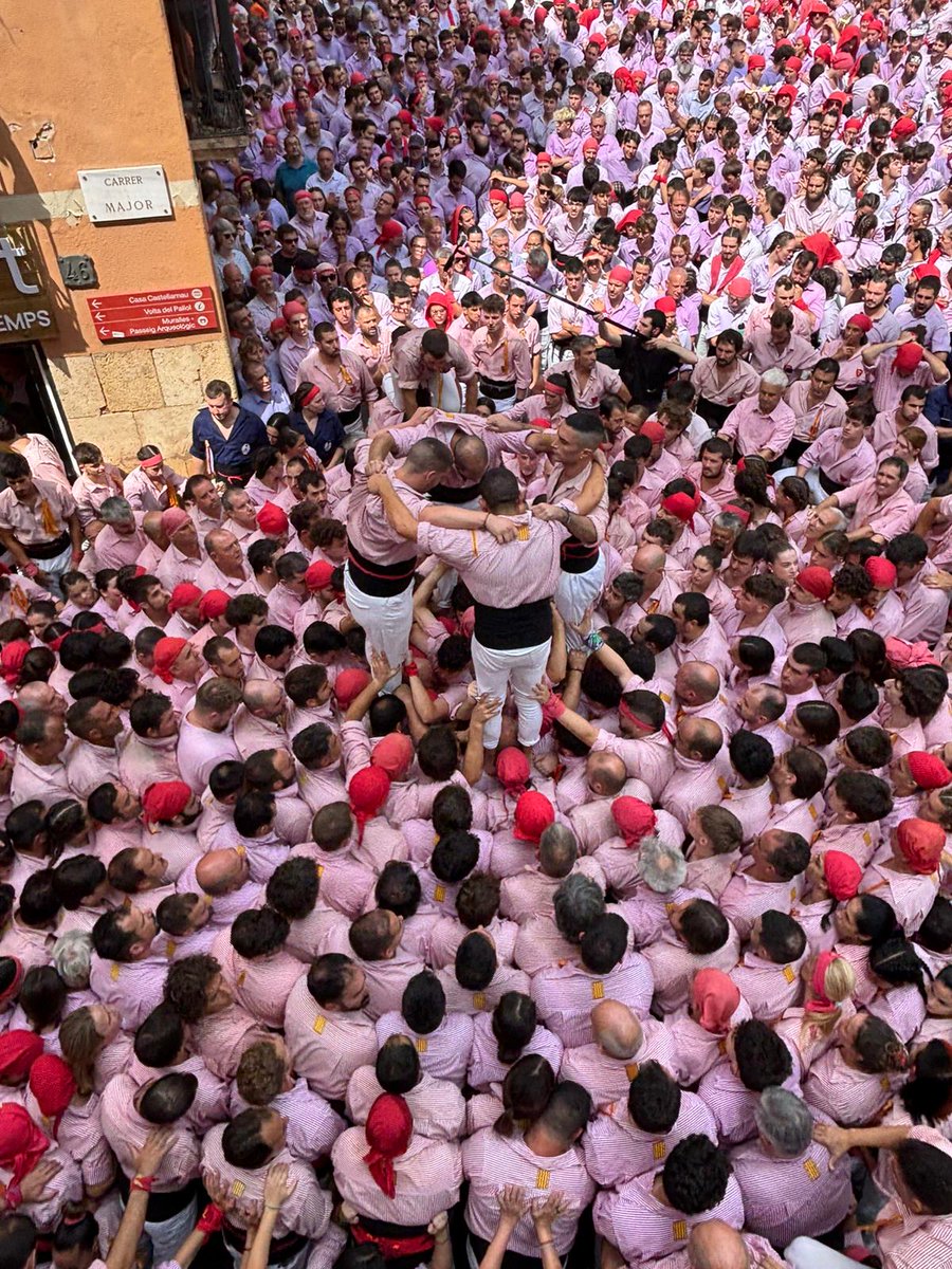 Eduard Cerrada (@edu_cerrada) on Twitter photo Avui ha fet mal. Però el dolor també forma part del camí.
Fer castells és això: confiar, caure, aixecar-se... i tornar-hi.
Cada intent ens fa més grans, més humans, més forts.
Hi tornarem. Junts. Sempre.
<a href="/xiquetstgn/">Xiquets de Tarragona</a> Avui ha fet mal. Però el dolor també forma part del camí.
Fer castells és això: confiar, caure, aixecar-se... i tornar-hi.
Cada intent ens fa més grans, més humans, més forts.
Hi tornarem. Junts. Sempre.
<a href="/xiquetstgn/">Xiquets de Tarragona</a>