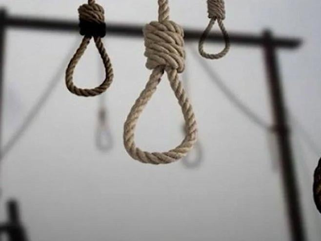 Türkiye'de sizce İdam gerekli mi?

A - Evet 
B - Hayır 
C - Kesinlikle