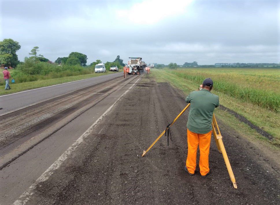 Ruta 11. Informó <a href="/VialidadNac/">Vialidad Nacional</a> sobre el estado de las obras de mantenimiento, entre los km 665 y 931. Lo había dispuesto un fallo del juez federal Aldo Alurralde tras un amparo interpuesto por el diputado <a href="/DioniScarpin/">Dioni Scarpin</a>. “Lo que vemos hoy en la ruta es consecuencia directa del
