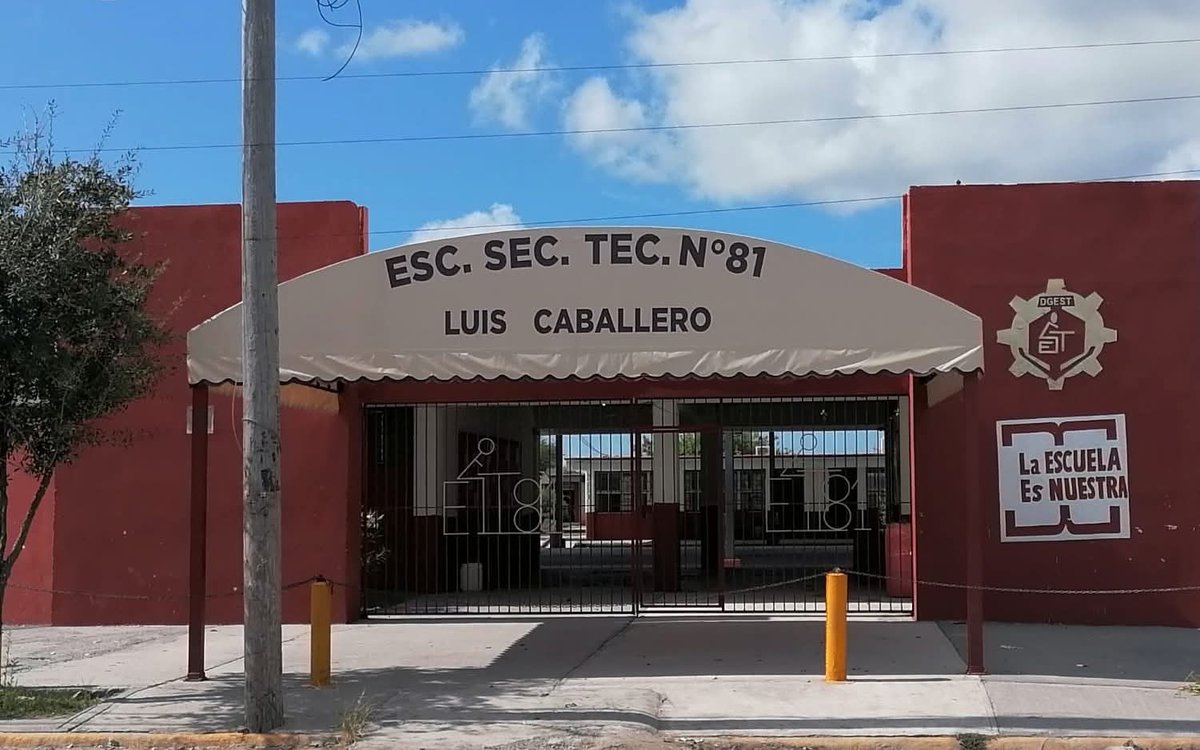 ArozenaAR's tweet photo. Mara Castillo, titular del CREDE, informó que durante las vacaciones solo 2 escuelas en #Matamoros, #Tamaulipas, registraron incidencias: Secundaria Técnica 81 con vandalismo y una primaria con problemas de luz. El resto están listas para el ciclo 2025-2026. #Educacion #Seguridad https://t.co/KToriVgdQq