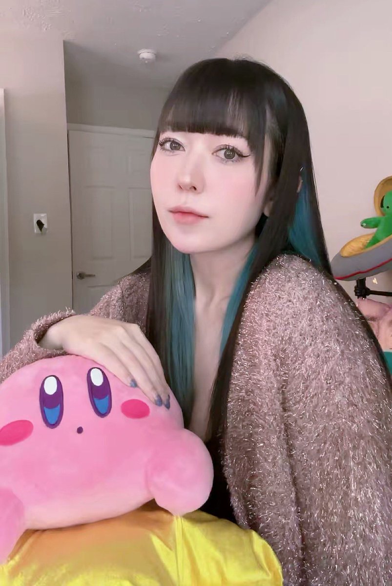 No usual streams until next week!

I MAY be able to do my first irl stream in US this Thursday though..!
Will keep you guys updated👀