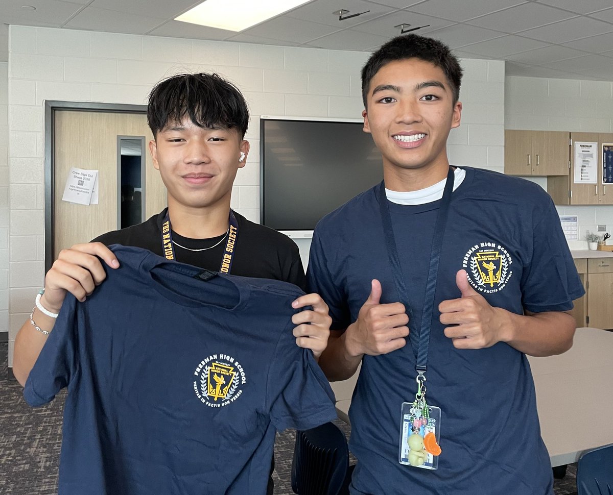 Exciting day at FHS! Our first-ever NHS meeting! <a href="/katyisd/">Katy ISD</a>’s newest NHS Chapter is off-n-running with T-shirt/lanyard distribution &amp; setting the high expectations of Scholarship, Service, Leadership, &amp; Character. The future is as bright as our GOLD! 💛🦅💙 <a href="/GoldenFHSEagles/">Freeman High School</a>