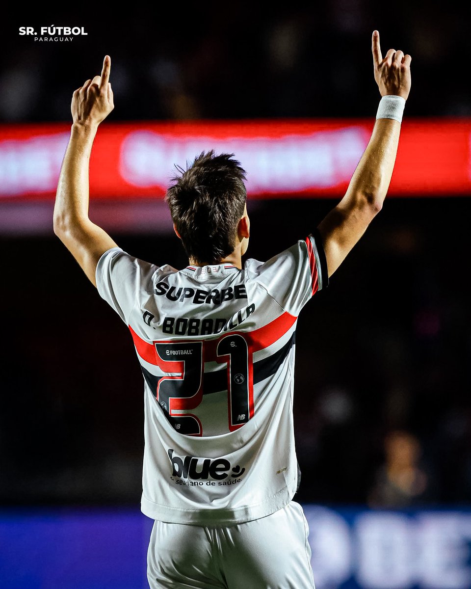 Damián Bobadilla, de gran partido, acaba de clasificarse a los Cuartos de Final de la CONMEBOL Libertadores 2025 con São Paulo. Nuestro compatriota fue clave en la mitad de la cancha con 44 de 47 pases acertados en la noche (94% de efectividad).

👏🏻🇵🇾 Volvió a su mejor nivel.