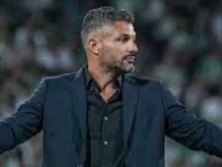 Todos lo vimos menos él:

Dejó jugar a Cardona con amarilla (de no creer) y sin aportar nada al equipo. 

No puso a Chipi Chipi cuando el tipo es especialista en penales ¿miedo? 

La cabeza de Gandolfi ya mismo <a href="/nacionaloficial/">Atlético Nacional</a>, ni oficina debe tener ya en Guarne.