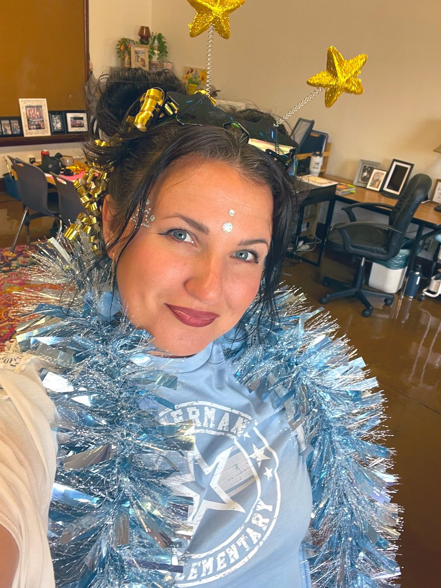 sydneyrendean's tweet photo. @officialSPS Back to School Kick-Off ✨ with the BowWow crew! https://t.co/7dCDuztCDI