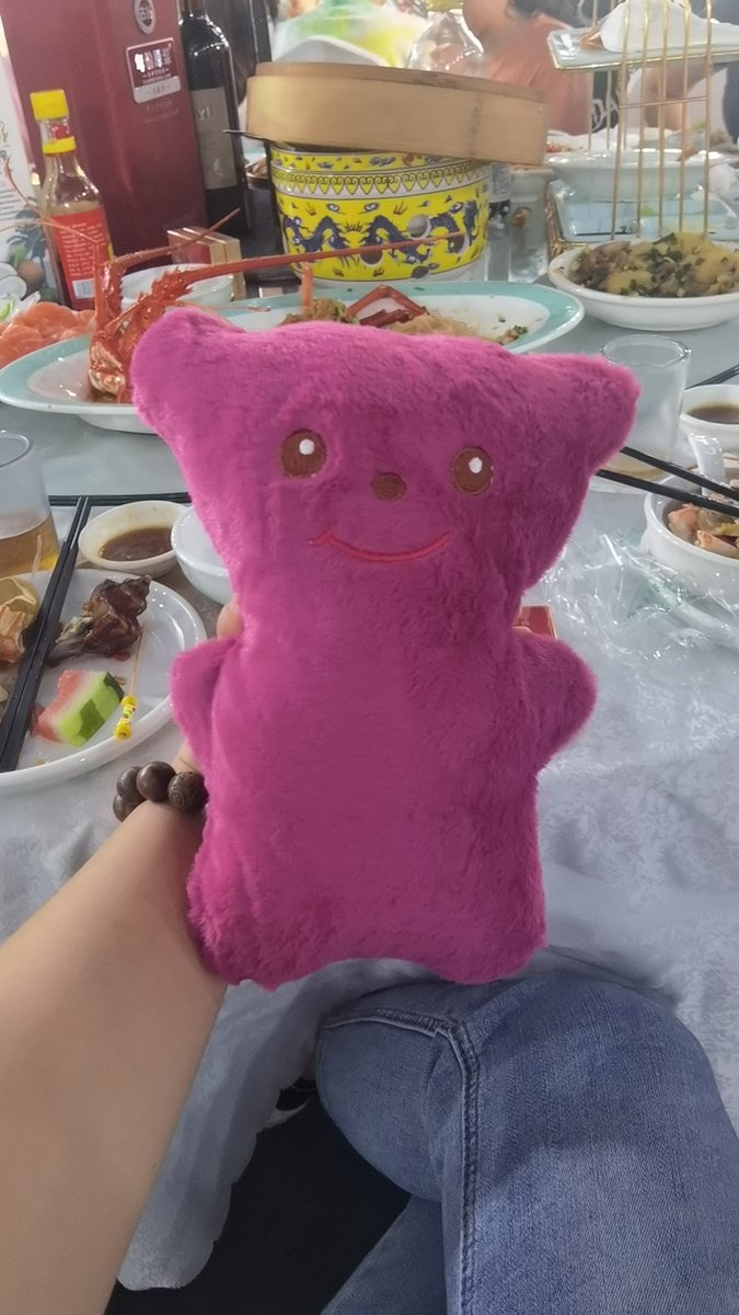 婚宴上抢到一个好抽象的娃娃，这是什么形象啊？