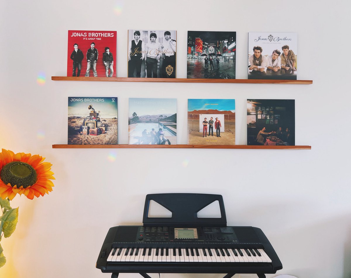 Just got the #GreetingsFromYourHometown vinyl for my birthday this weekend and now my <a href="/jonasbrothers/">Jonas Brothers</a> vinyl display is complete 🙂‍↕️🫶🏼